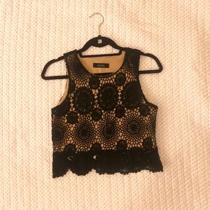 BLACK LACE CROP TOP